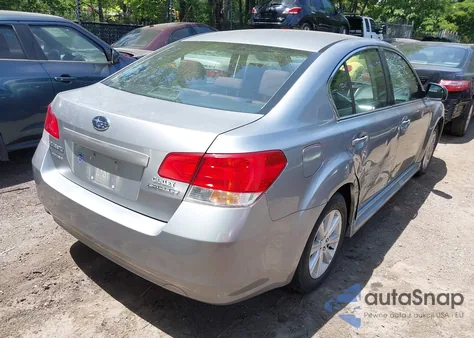 2010 Subaru Legacy 2.5I Premium из США, поврежденный, VIN 4S3BMCC63A3238505
